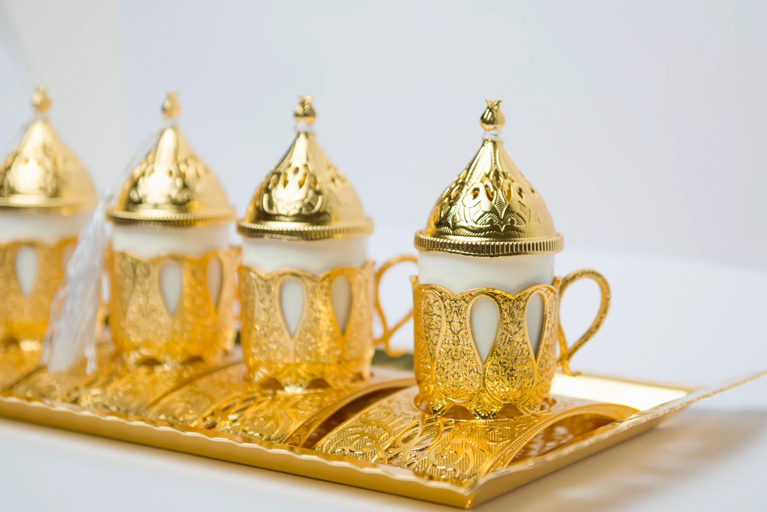 طقم فناجين قهوة تركية بورسلين فاخر مكون من 6 قطع مع صحن (ذهبي ممتاز)